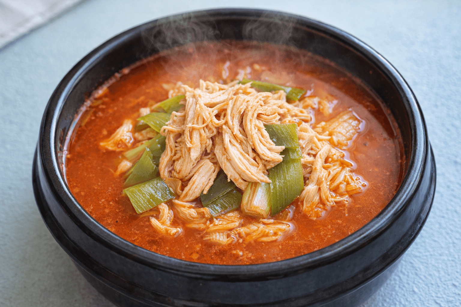 냉동실 닭가슴살의 완벽한 신분 상승! 재료 3개로 끝내는 세상에서 제일 쉬운 얼큰 닭개장 레시피