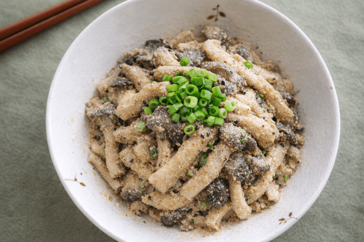 밥 두 공기 순삭! 쫄깃하고 고소한 '버섯 들깨소스 무침' 황금 레시피