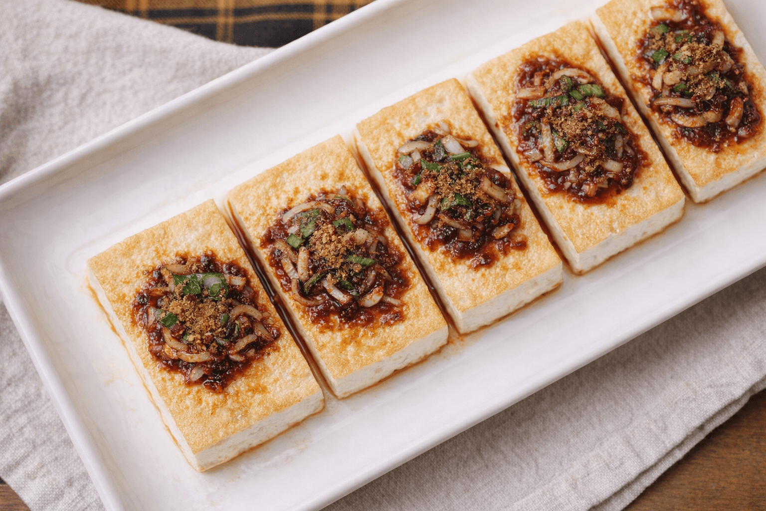 노릇하게 구운 양념장 두부부침