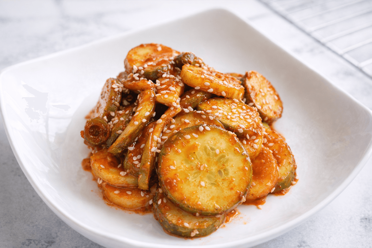 [5분 컷 반찬] 입맛 잃은 날, 무조건 밥 두 공기 비우게 만드는 초간단 오이초무침 황금 레시피!