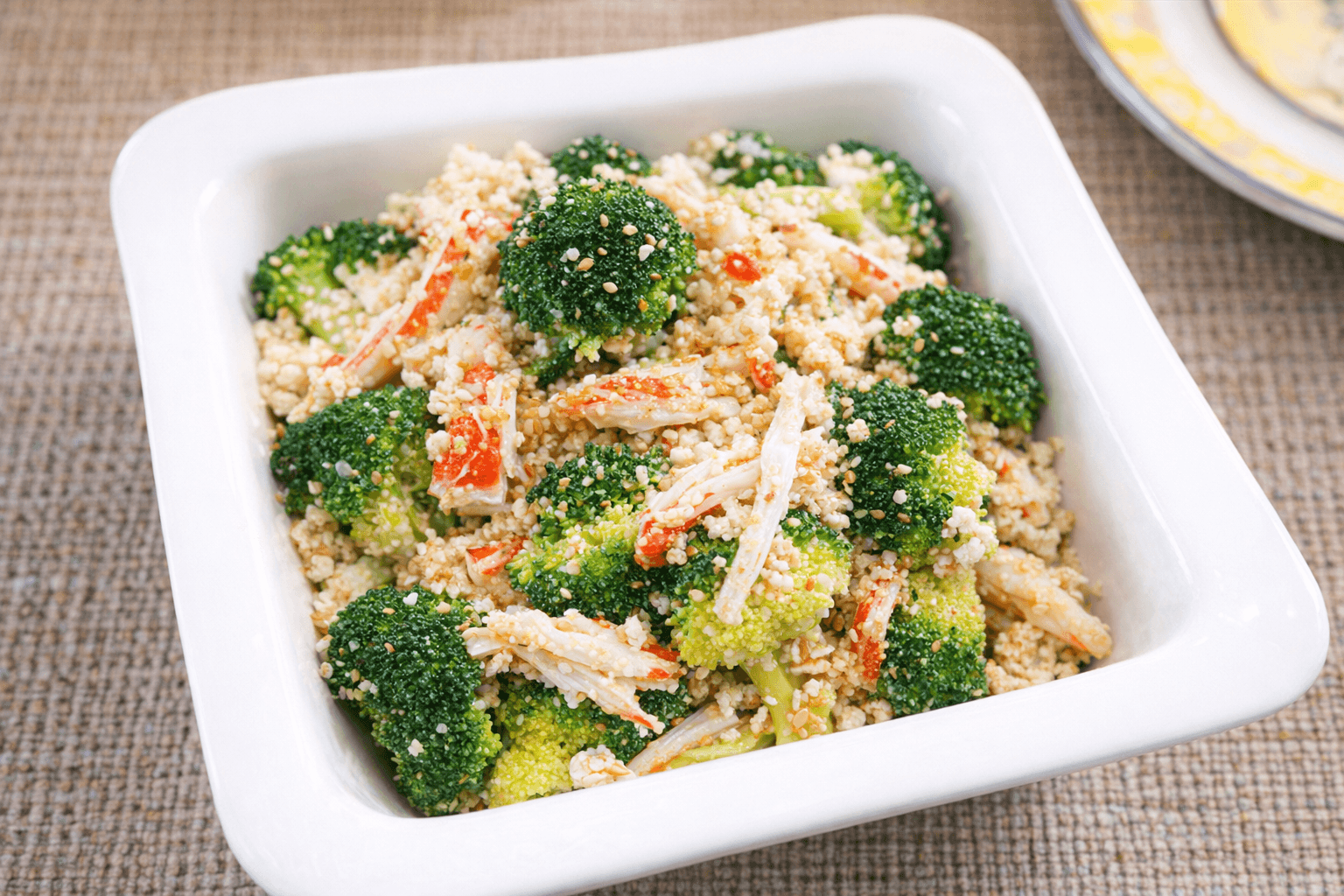 브로콜리 안 먹는 아이도 두 그릇 뚝딱! 고소함 폭발 브로콜리 맛살 두부 무침 레시피