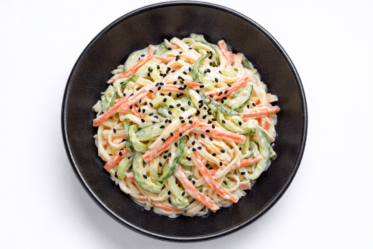 뻔한 반찬은 그만! 마요네즈에 '이것' 한 스푼 넣었더니 순식간에 동나는 기적의 오이맛살무침