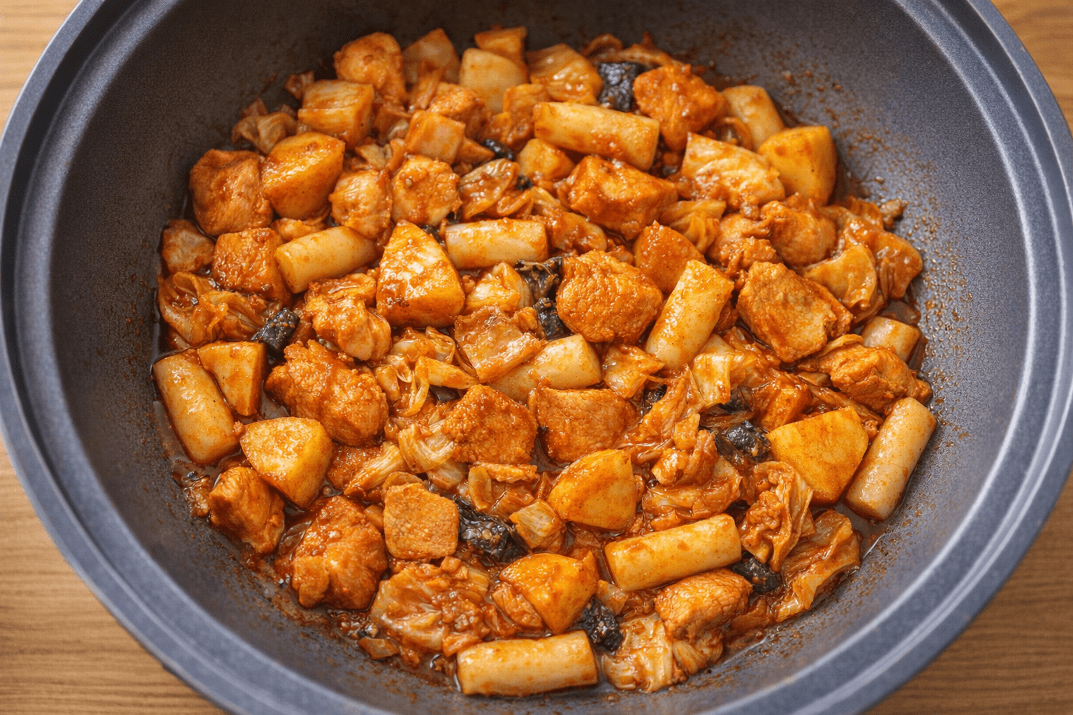 절대 실패 없는 황금 비율! 퍽퍽한 닭가슴살도 입에서 녹는 마성의 매콤달콤 닭갈비 만들기