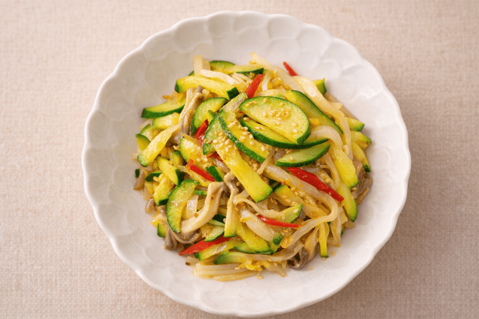 편식하는 아이도 밥 두 그릇 뚝딱! 15분 완성 초간단 애호박 느타리버섯 볶음 황금 레시피