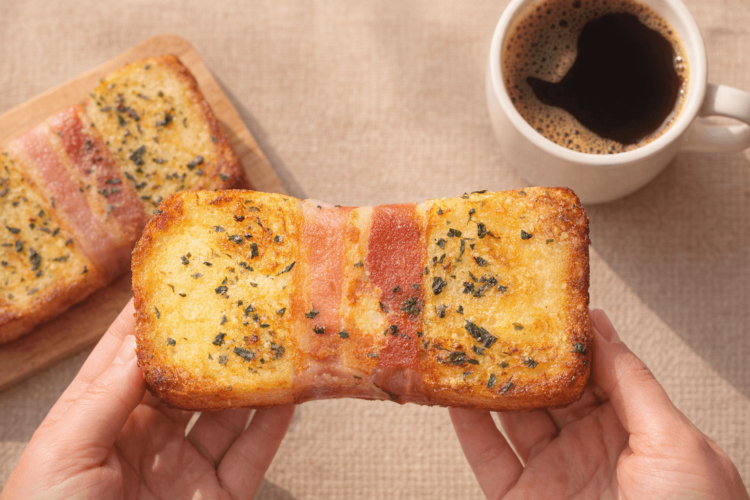 10분 컷! 홈카페 완벽 완성, 단짠단짠 마약 베이컨 에그 토스트 황금 레시피