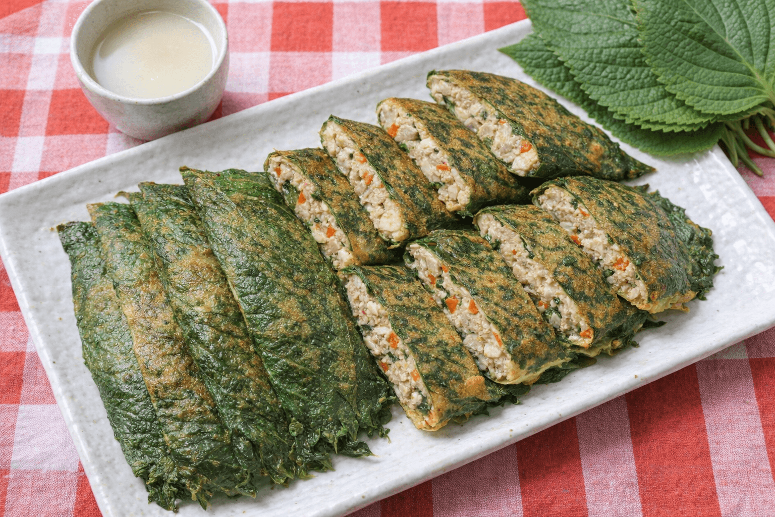 노릇하게 구운 두부참치 깻잎전