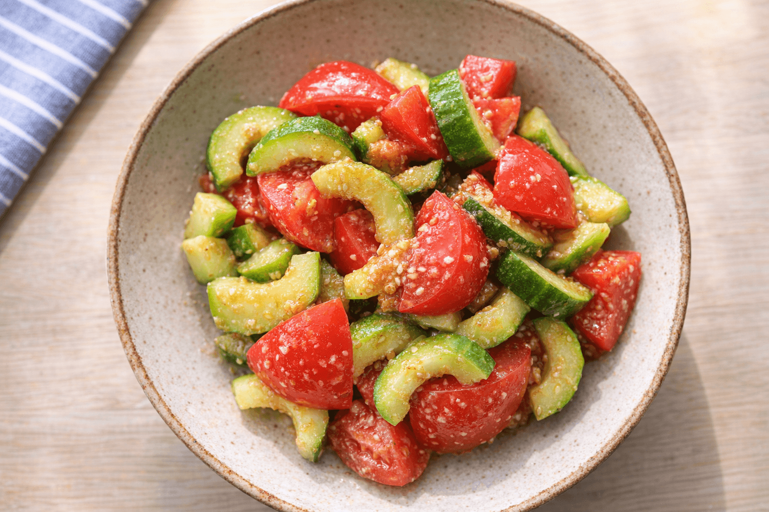불 없이 뚝딱! 여름 입맛 살리는 초간단 '일본식 오이 토마토 무침' 황금 레시피 🥒🍅