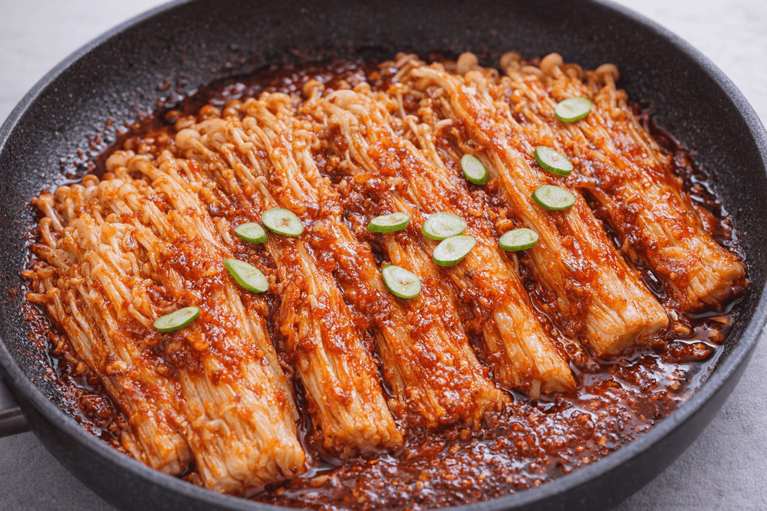 5분 만에 완성! 맥주가 무한으로 들어가는 마성의 매운 팽이버섯 조림 황금 레시피