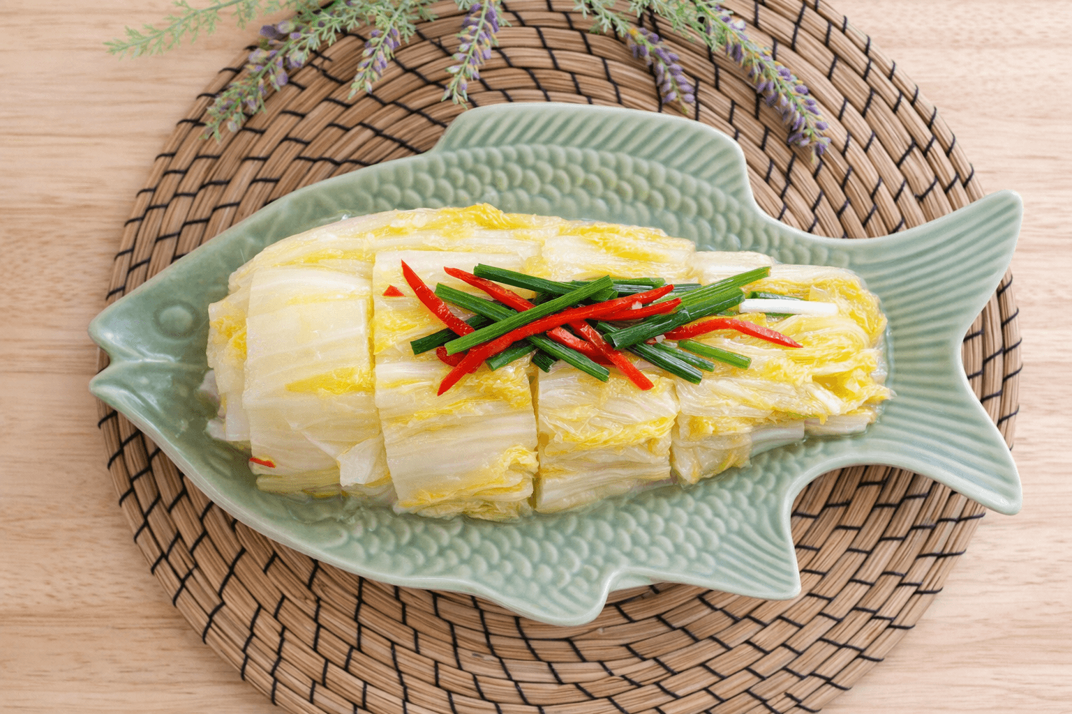 젓갈 없는 깔끔한 백김치 그릇