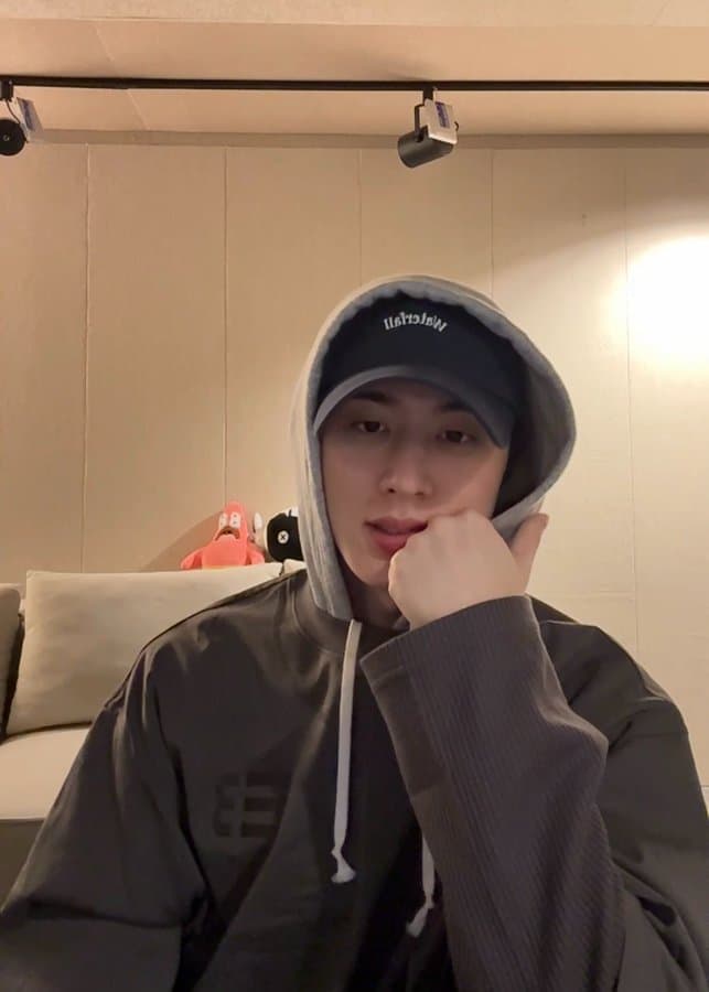 니네는 이런 남자얼굴 어떰?
