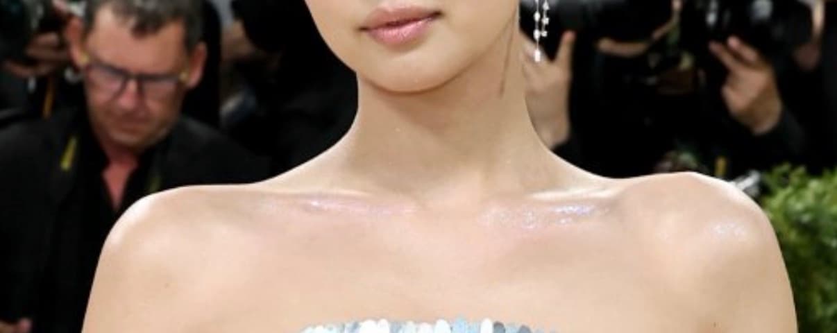 멧갈라에서 직각어깨 승부한 닝닝과 제니